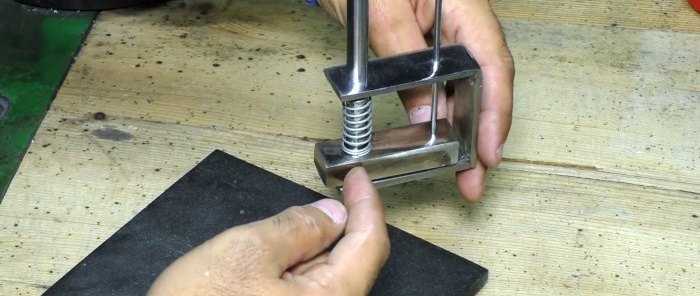 How to make a miniature drilling machine