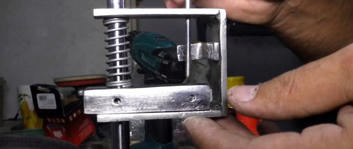 How to make a miniature drilling machine