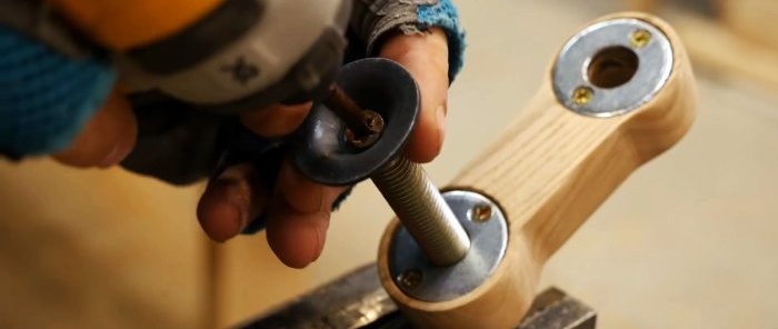 How to make a convenient clamp from the remains of a board