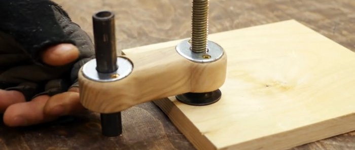 How to make a convenient clamp from the remains of a board