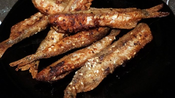 Why use a plastic bag when frying capelin?