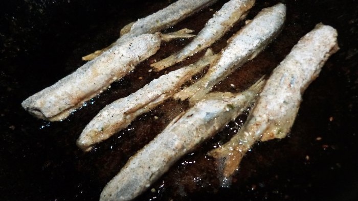 Why use a plastic bag when frying capelin?