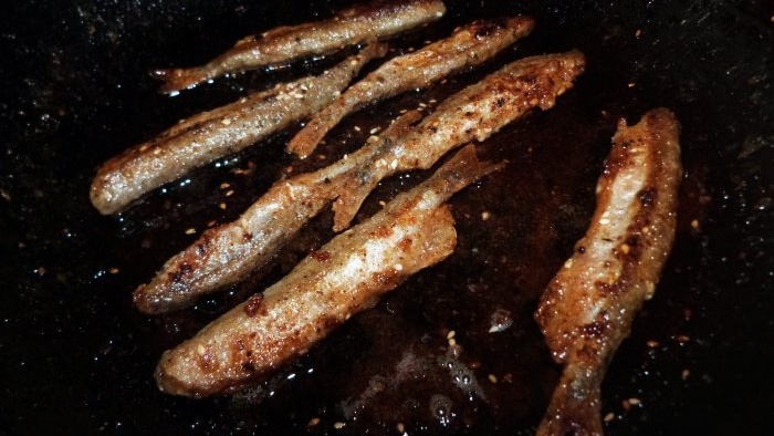 Why use a plastic bag when frying capelin?