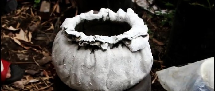 Now you can make beautiful cement pots yourself