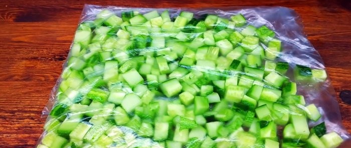 I no longer buy cucumbers in winter. Super way to freeze cucumbers.