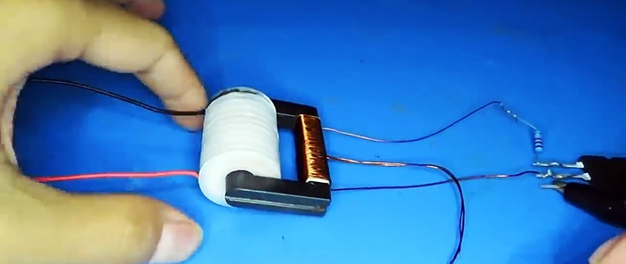 How to assemble a simple 40 kV high voltage converter using one transistor