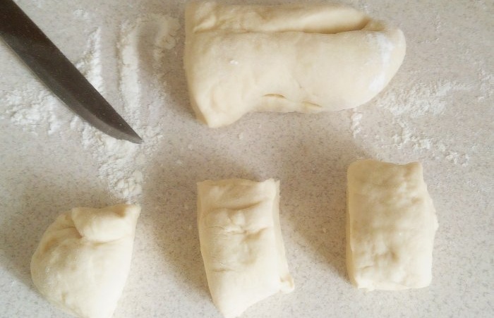 Cooking flatbreads with suluguni in the oven at home