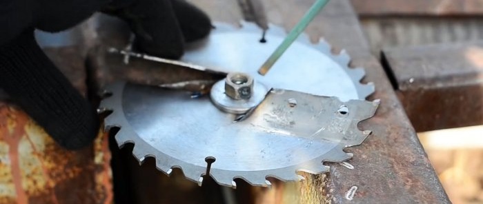 How to make a reliable drill with overhead blades from a saw blade