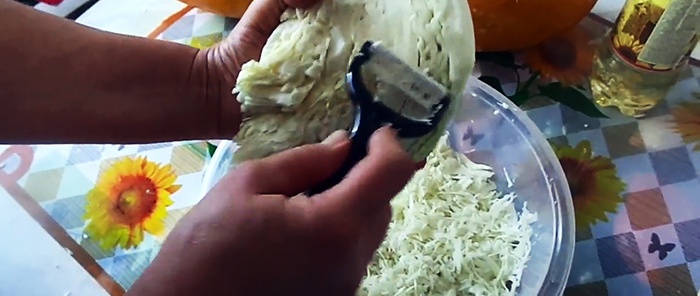 A quick way to slice cabbage thinly and beautifully