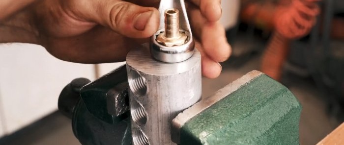 How to make a receiver for an airbrush compressor from aerosol cans