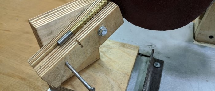 Adjustable jig for perfect drill sharpening