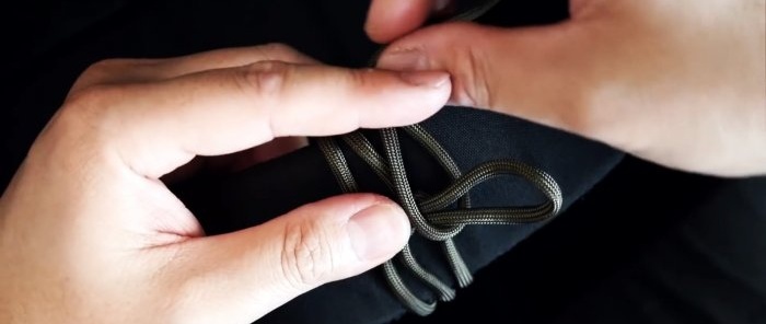 How to tie a paracord cord to a backpack so that it unravels in a second