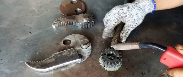 How to Make a Heavy Duty Self-Clamping Wrench from Scrap Metal