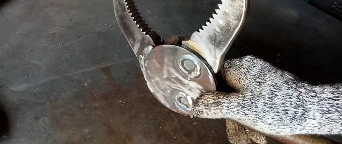 How to Make a Heavy Duty Self-Clamping Wrench from Scrap Metal