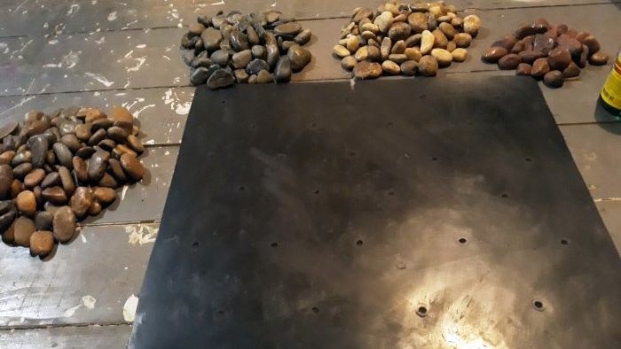 How to make an original rug from river stones