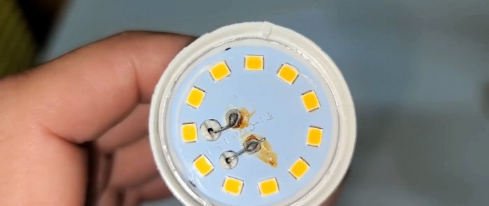 How to repair a light bulb in 5 minutes without spare parts