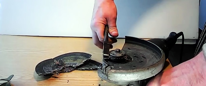 How to unscrew an angle grinder without any problems if the disc is jammed and broken. Advice from an experienced locksmith