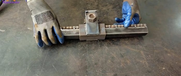 How to make a drill stand for a hand drill from a roller chain