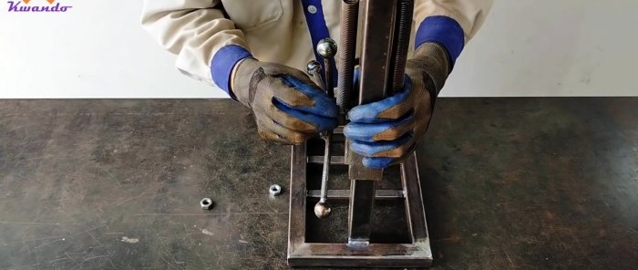 How to make a drill stand for a hand drill from a roller chain