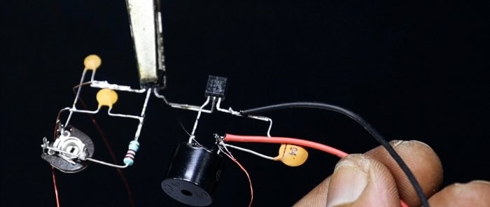 How to make a very simple metal detector using 2 transistors