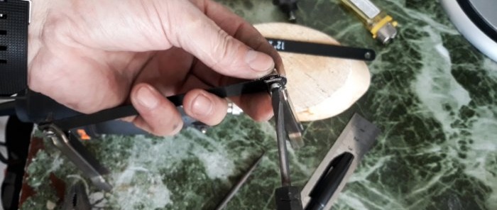 How to make a mini metal hacksaw for working in hard-to-reach places