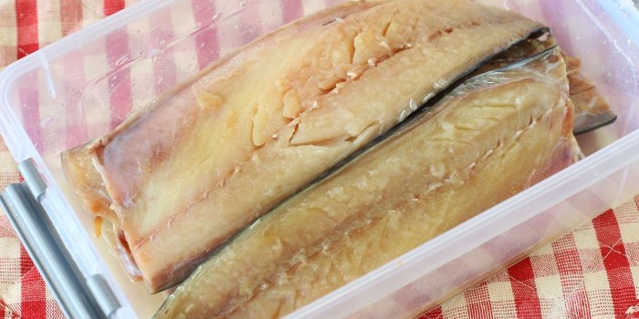 Dried mackerel at home