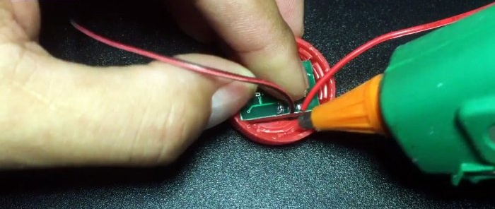 How to make a voltmeter without power