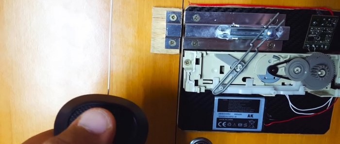 How to make an electronic lock from a DVD drive