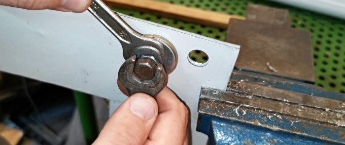 How to quickly install a threaded rivet without a rivet gun