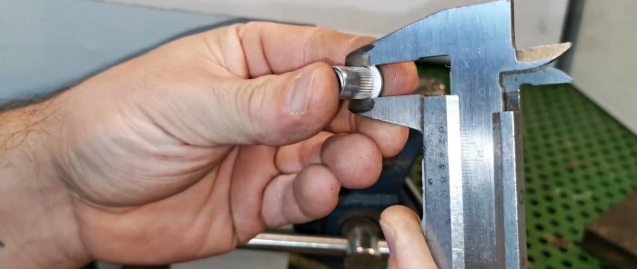 How to quickly install a threaded rivet without a rivet gun