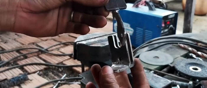 How to make an automatic gate latch from several pieces of steel