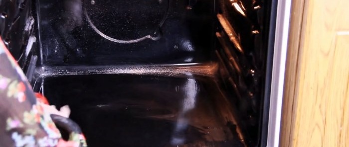 How to clean a baking sheet and oven from carbon deposits without commercial chemicals