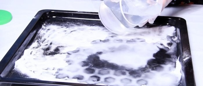 How to clean a baking sheet and oven from carbon deposits without commercial chemicals