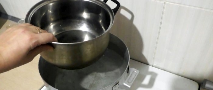 How to clean the bottom of a pot or frying pan from carbon deposits without effort