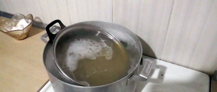 How to clean the bottom of a pot or frying pan from carbon deposits without effort