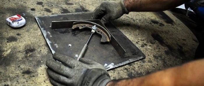 How to make a conductor for quick welding from a brake pad and a gas lift