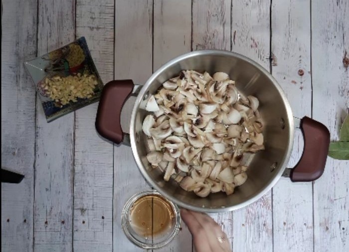 How to easily marinate champignons and enjoy a great appetizer