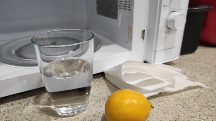 A classic life hack on how to remove all odors and clean the microwave