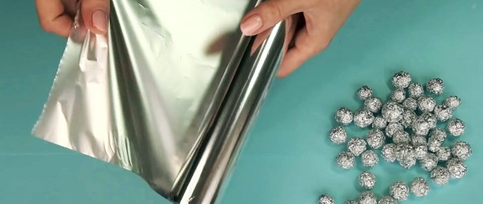 How to make a beautiful Christmas tree out of foil