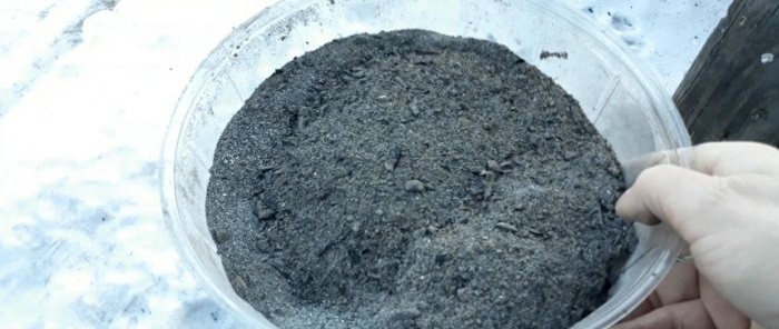 How to clean a camping pot from soot and deposits the old-fashioned way