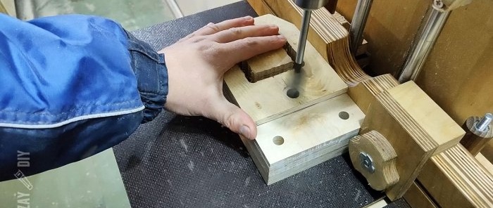 How to make a powerful vice from plywood and a jack