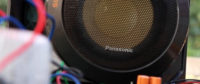 We check the amplifier by connecting it to a powerful speaker