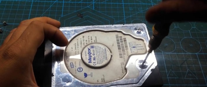 let's disassemble the old hard drive HDD