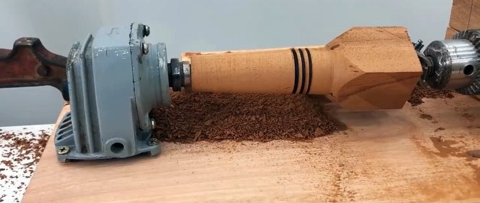 Mini lathe from a broken grinder and drill