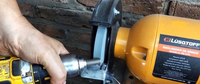 Mini lathe from a broken grinder and drill