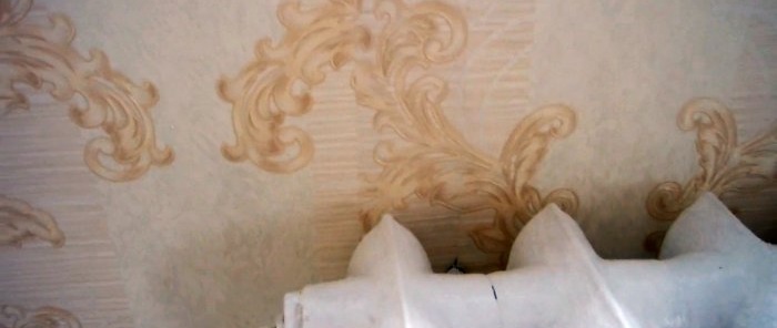 How to ideally hang wallpaper behind a radiator by adjusting the pattern