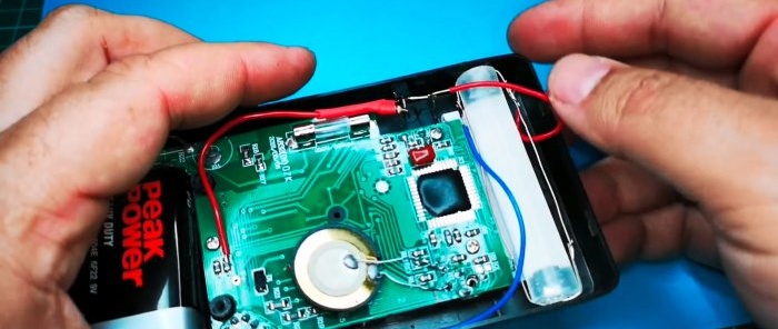 How to turn on the multimeter backlight automatically