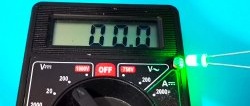 How to turn on the multimeter backlight automatically