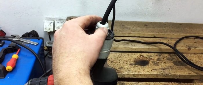 How to use a screwdriver with a dead battery