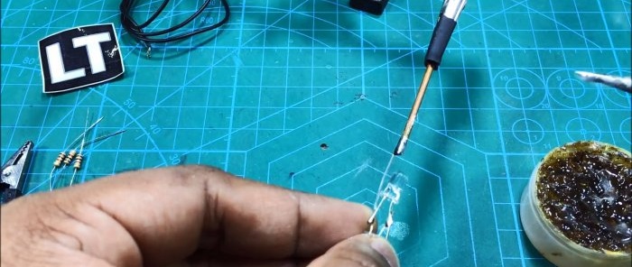 Pen polarity tester